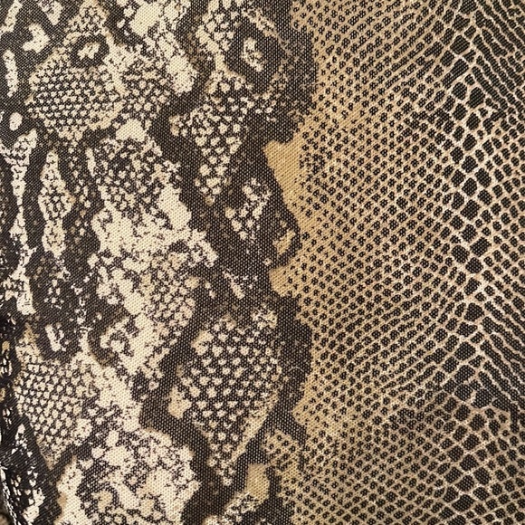 Snake patterned turtle neck - Picture 4 of 5